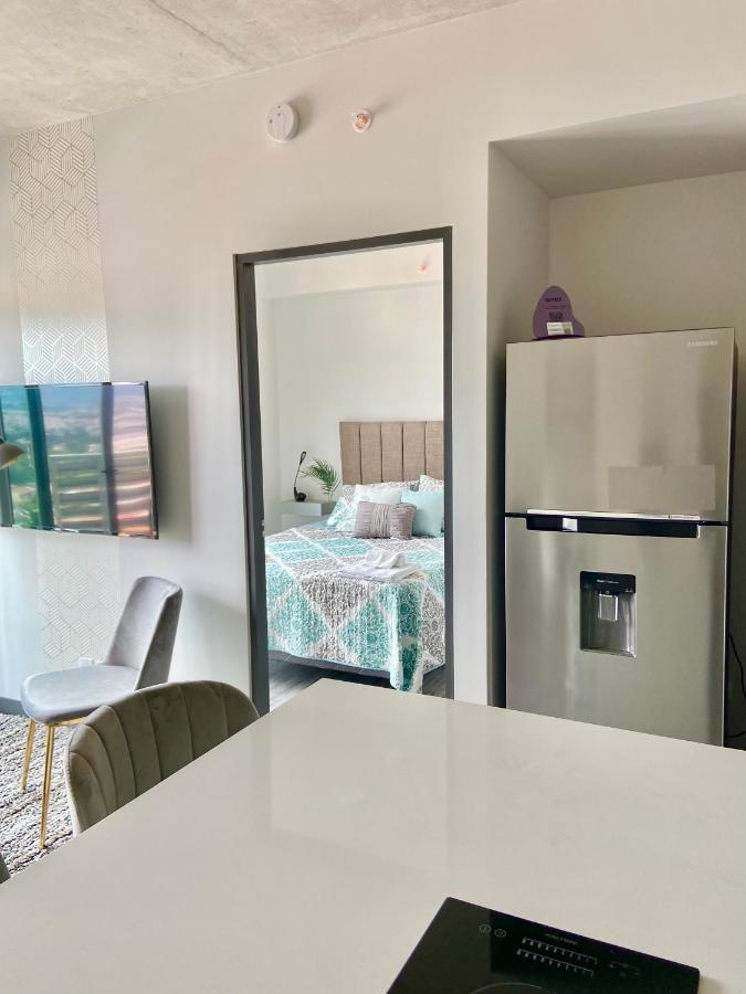 Comodo Y Elegante Apartamento En Fabuloso Condo! Сан-Хосе Экстерьер фото